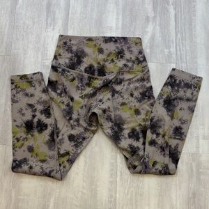 Lululemon Athletica Black and Green Tie-Dye Leggings